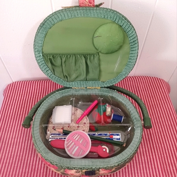 Vintage Sewing Box With Notions - Picture 3 of 14